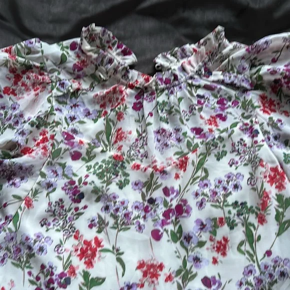 Floral Top - Picture 6 of 10